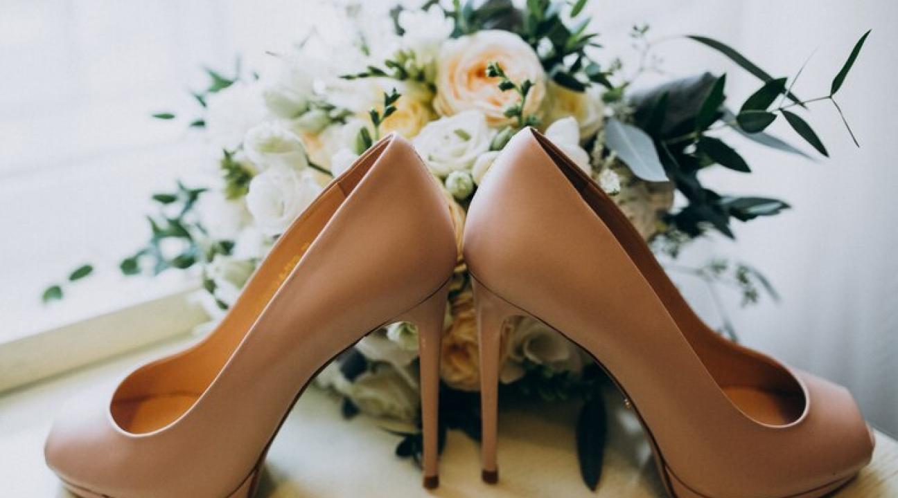 Jakie buty buty do sukienki w kwiaty wybrać?